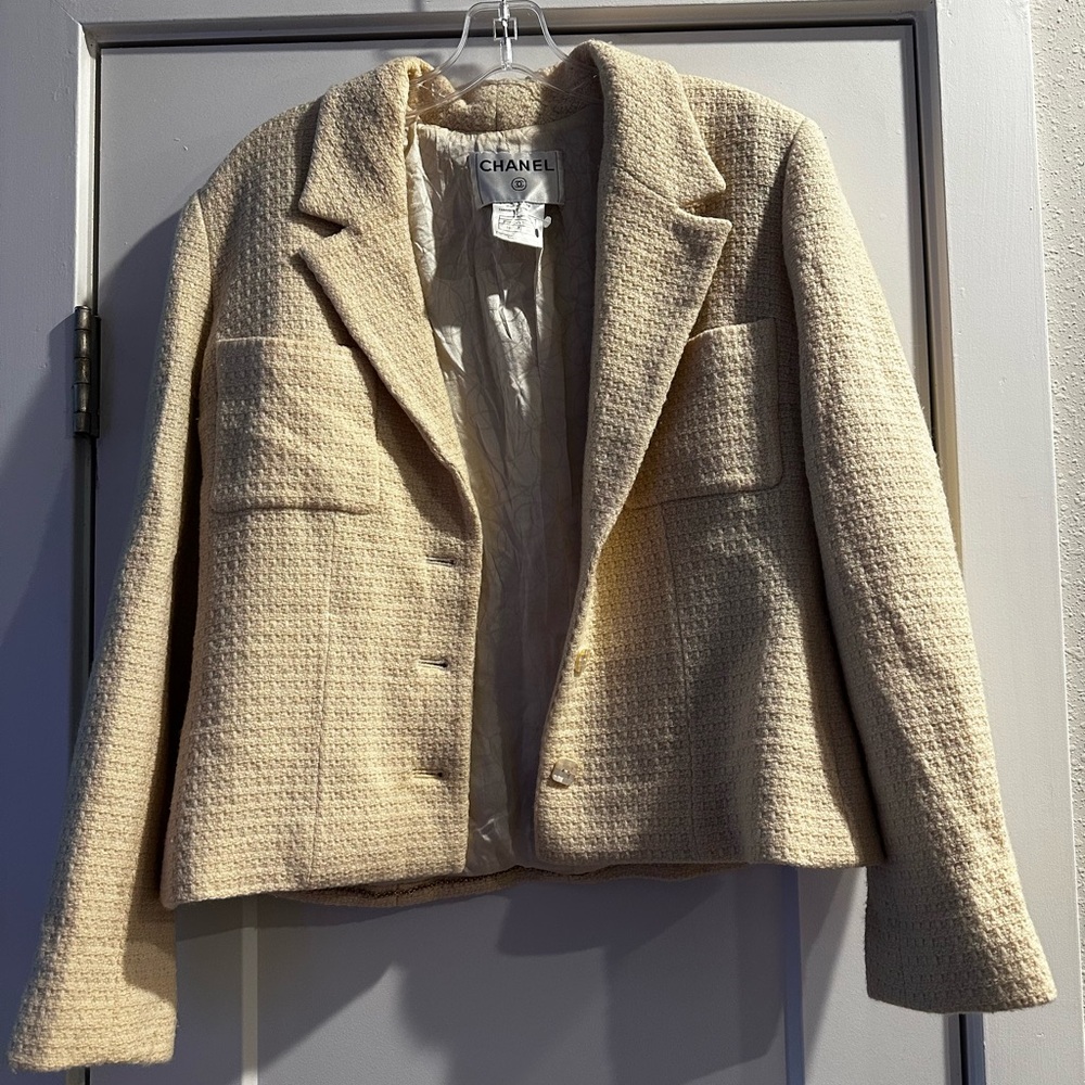 CHANEL Cream Tweed Jacket – Size FR 44 / US 12 – Wool & Cashmere